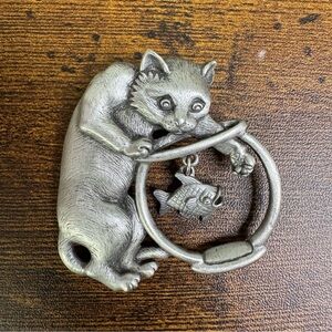JJ Jonette Jewelry Pewter Cat with Paw in Fishbowl Brooch Pin Vintage 1980’s
